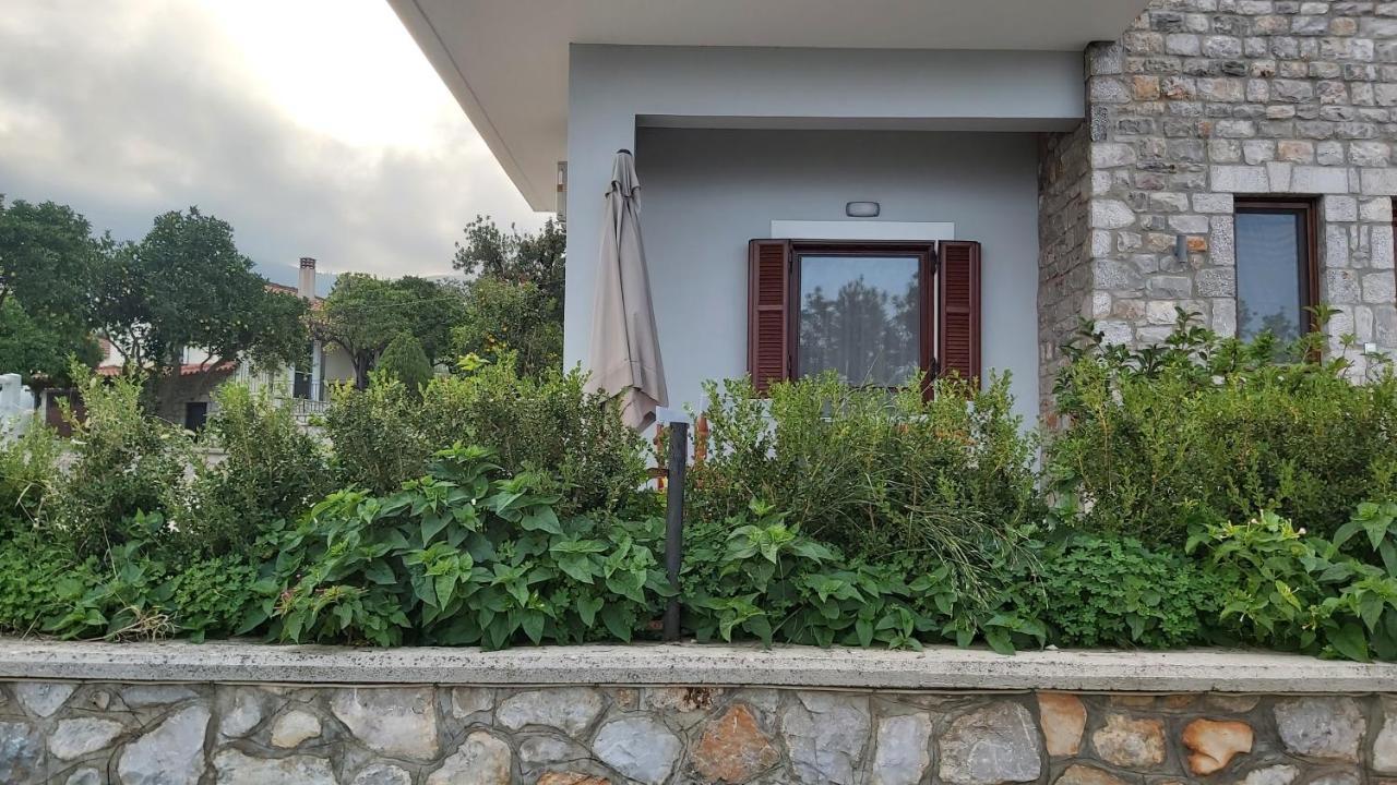 Poúlithra Light Blue House 3 Apartments מראה חיצוני תמונה